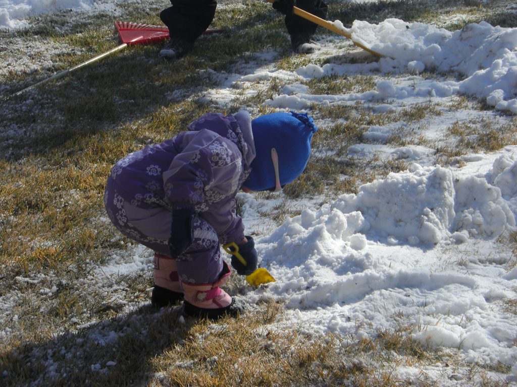 Little shovels for big girls and big shovels for daddies.